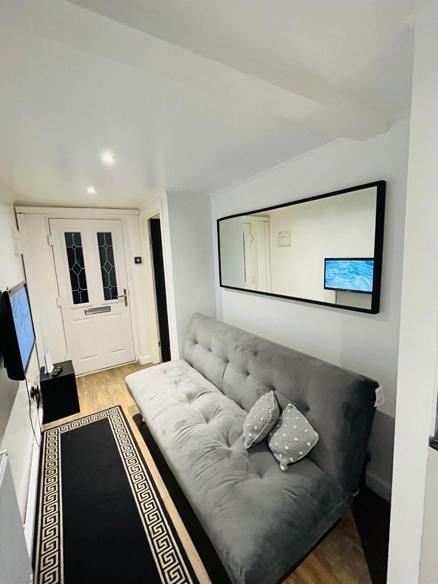 Exclusive Private One Bedroom Suite 런던 외부 사진